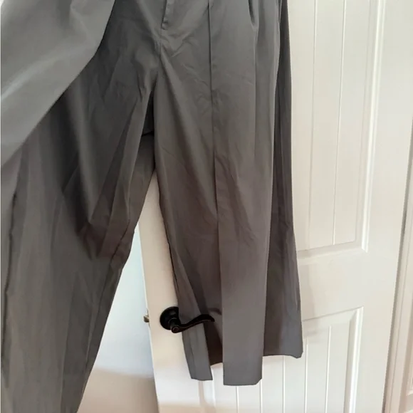 Gray Wide Leg Pants with Pleated Front - Picture 5 of 15